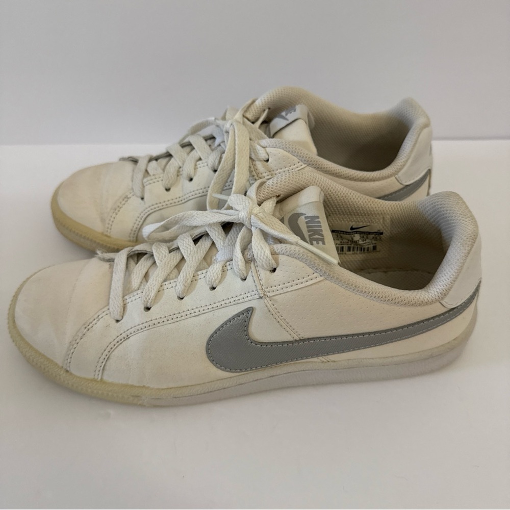 Nike Women's Court Royal Shoe White/Silver Size 7.5 Leather Old School Comfort